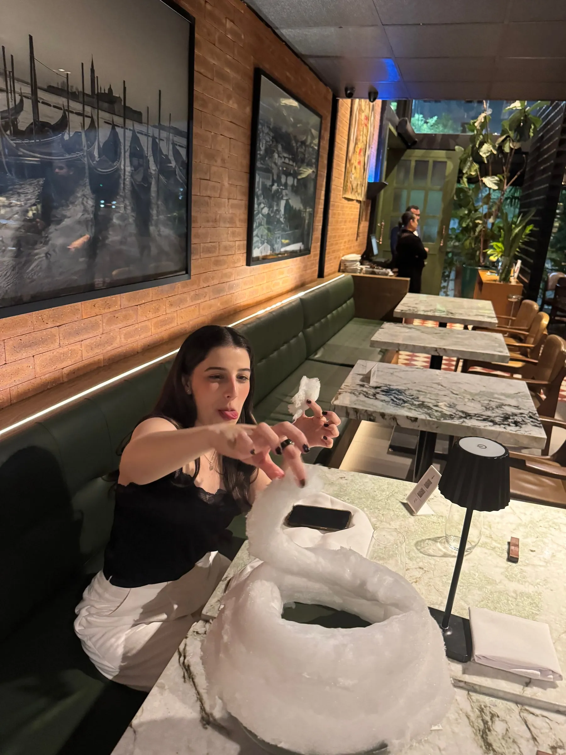comemorando o niver do Misael com algodão doce gigante